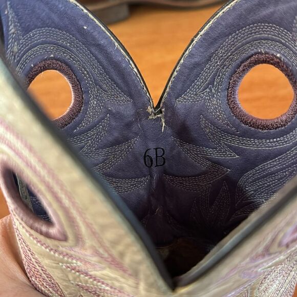 Ariat Round Toe Women’s Western Boots Item 10012818 size 6 - Picture 7 of 9